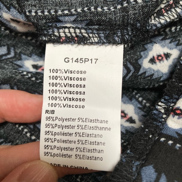 Molly Bracken - Black shirt with leaf print and little gold metallic dots - XS - Picture 8 of 9